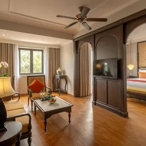 4* מלון Little - A Boutique &
